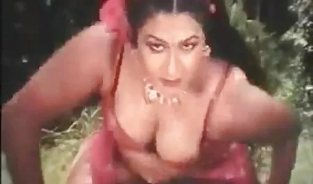 膨脹可能な男を誘惑する魅惑的なランジェリーの美しい女性 女性 専用 セックス 動画