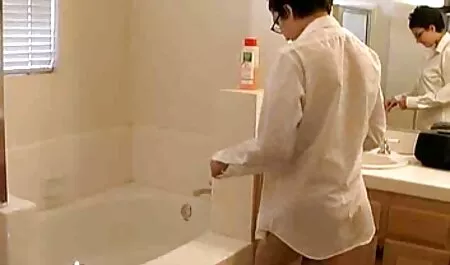 彼女は明らかに何かに非常に不快であり、眠ることができない、その後、彼女の肩を抱きしめ、彼女のパンティーに手を入れて、この場所のクリトリスを感じ、彼女の指の下で振動する数分後、クーニーが魅了されたとき、彼女はオルガスムに彼を連れて来なければならない 女の子 の ため の エッチ な 無料 動画