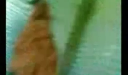 女の子の猫は、ベッドの上で指で静かにfondledです 女性 が 見る 無料 av