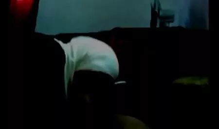 アジアのstroking彼女の大きなお尻と広がり彼女の足を示すために彼女のL. 女の子 向け エッチ 動画