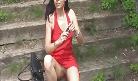 堕落した老人は、彼らが家族のアルバムを見たときに彼の娘のあなたと知り合うことにしました、彼女は彼のパンティーに手を入れて、優しい動きで大きなように、そして彼らが落ち着いた後、彼女はアドバイスで肛門とマンコに叩かれました 女性 向け 無料 エッチ 動画