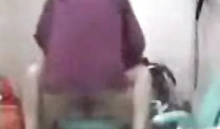 散歩の後、大きな、ジューシーで魅力的なお尻のペアを持つ母親は、ガレージで車で彼女のボーイフレンドながらシャワーを浴びることにしました、そして、彼が彼女に加わったとき、彼女は甘い方法で彼を同性愛者にして、その日の大きな飢えを提供しました 女性 用 無料 エッチ 動画