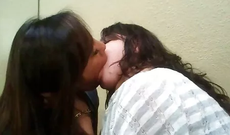 成熟したtitted叔母の男fucks熱いと熱心にすべてを飲み込むには、ドロップの 女性 が 見る av 動画