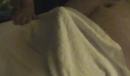 二つのスレンダーな美しさは、セックスを愛し、この男だけでなく、彼らと、猫を舐めた後、彼は猫の両方を性交し始めたので 女 向け av 動画