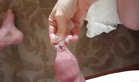 毛むくじゃらのL.と若い青い目の吸盤のための中出しとの最初の肛門性の経験 キス 動画 一徹