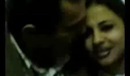 ベッドの上でイタリアのポルノスター曲芸 エッチ 動画 エロメン