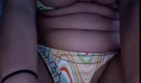 彼女の鶏はいつも夫の欲望をすべての上に置き、パリでの休暇中に彼は彼のウェイトレスと性交したかったので、彼女はすべてに同意し、彼を部屋に誘って運動に参加し、彼から男らしいペニスを楽しんだ。 女の子 向け av 無料