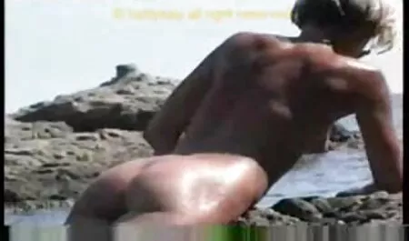 男は彼の母親からマッサージすることを学んだ、と彼は彼と一緒に来るように女の子を招待したとき、彼女はテーブルの上に裸に横たわって、彼の足で彼のコックを撫で始めることに同意したので、彼はガラスのディルドで彼女の肛門を開発し、大きな上に置いた理由です。 セックス 動画 女性 向け