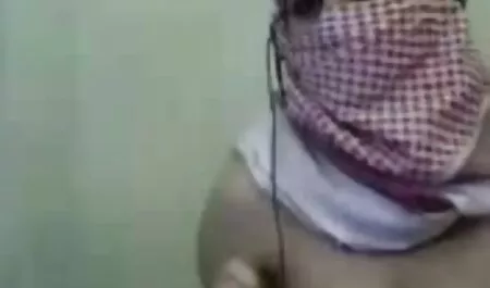 この巨乳の熟女が現れ、その地域のすべての人々をファックするまで、すべてが街で灰色で鈍いです 女の子 専用 エッチ 動画