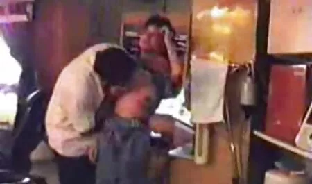 青い目の美しさの不動産業者は、家の中で、彼女の甘い猫のためにオープンハウスを組織しました セックス 無料 動画 女性 向け