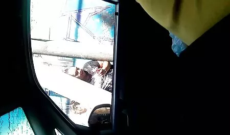 女の子とガラスの役割を果たしている熱slut取得精液オン彼女の顔 女子 専用 エッチ 動画