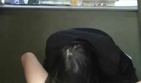 筋肉の成熟した女性は、彼女の赤いドレスと熱烈な妹彼女の猫とディルドを脱ぎます 女の子 用 av 動画