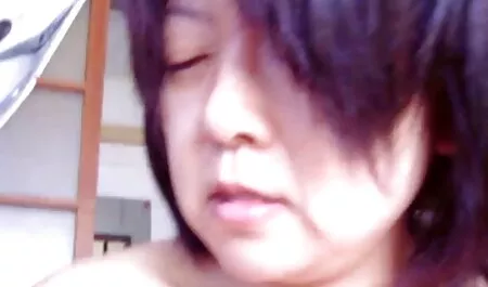 大人の男fucks成熟した女性と継娘を取るために彼らの口 イケメン av 男優 無料 動画