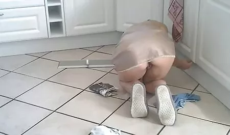美しいブロンドは、彼女のボーイフレンドのために本当にエロい画面を作るので、彼は彼女の近くにいることに抵抗することはできませんし、情熱的に 鈴木 一徹 女性 の ため の