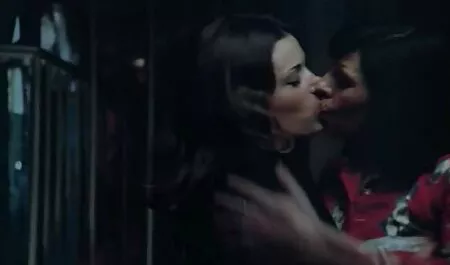 ソファの上に横たわっているブロンドとオナニー強い濡れた猫と彼女のクリトリスは、これまでにないように腫れていたし、男はすぐに立ち上がるために彼の大きなを見て、彼は膣内で野蛮に彼女を性交し始め、その後、彼女の口の中で終わった イケメン av タツ