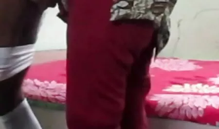 セクシーな主婦は、寝室で甘いblowjobでリラックス 女性 の ため の av 動画